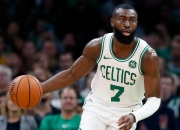 开云平台-霍乐迪三分球命中，马刺主场战胜热火的简单介绍