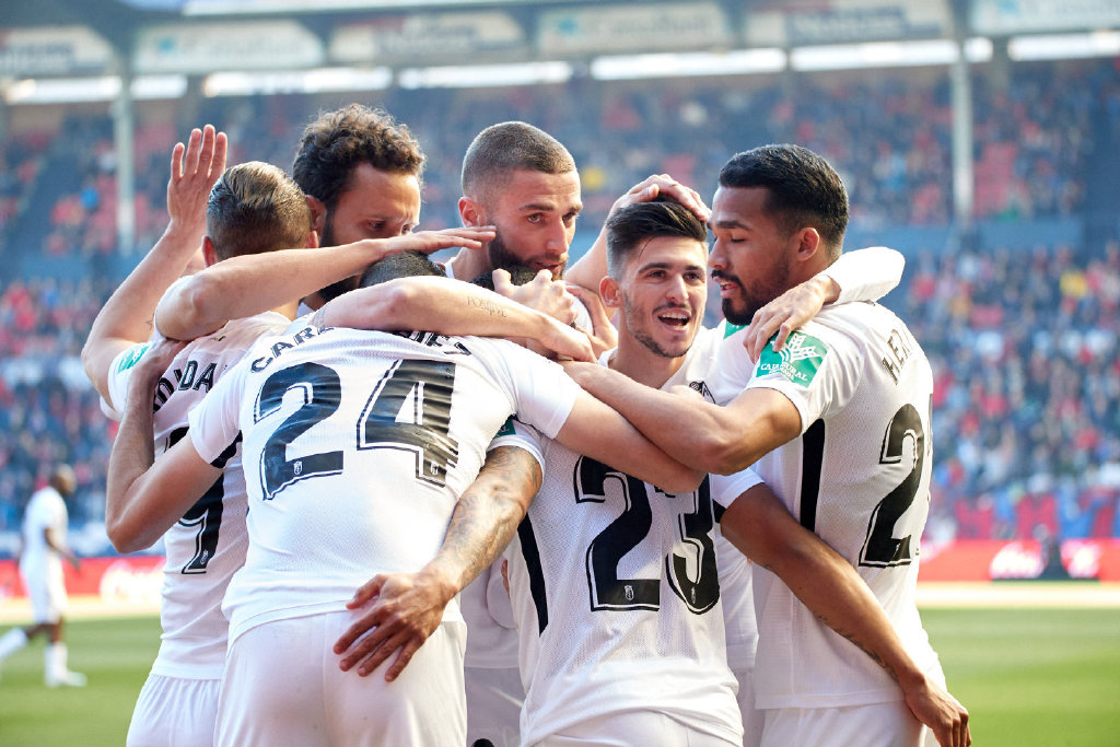 包含瓦朗谢纳主场告捷，稳固积分榜位置的词条