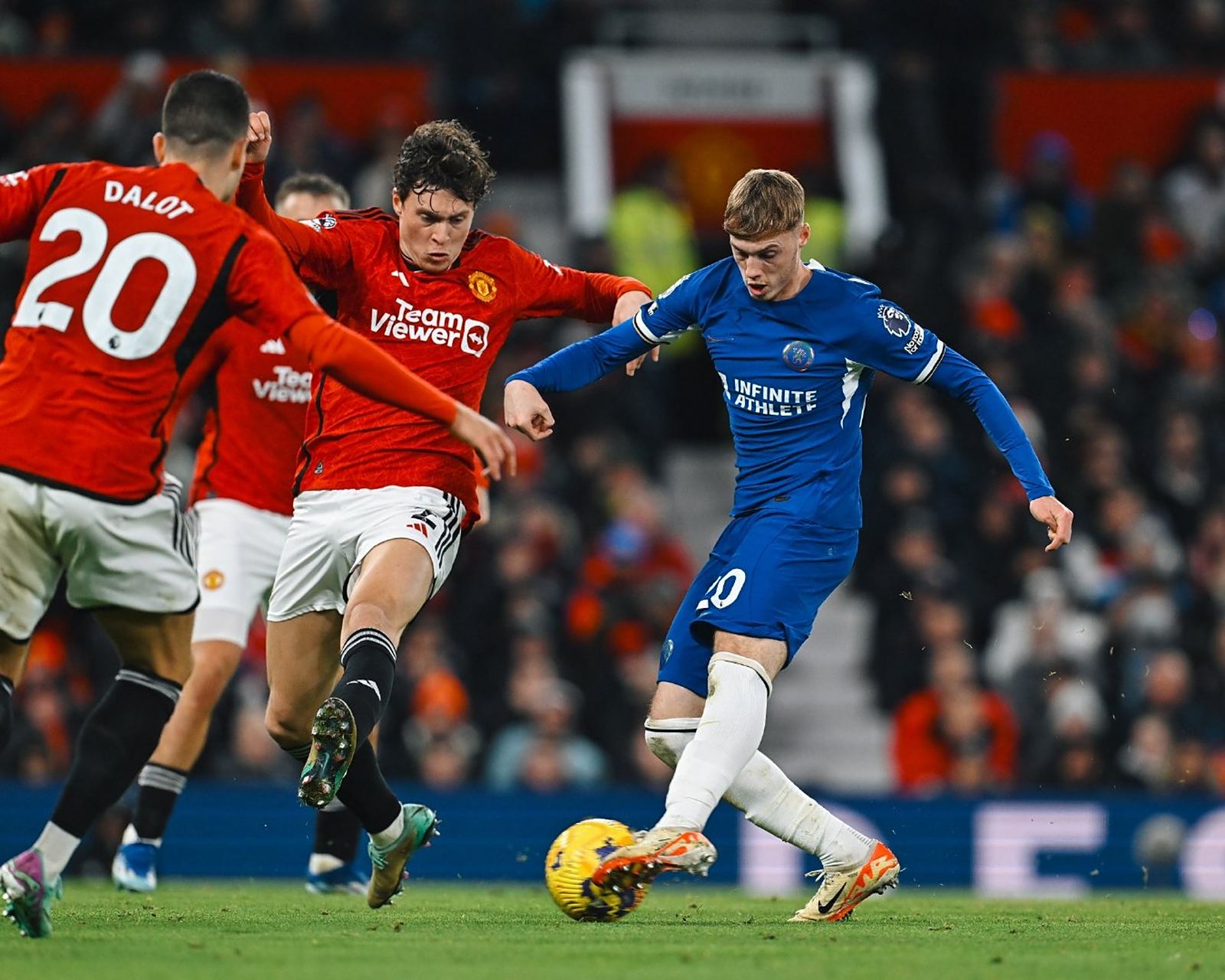 曼联力克切尔西，英超强队再度突围争先