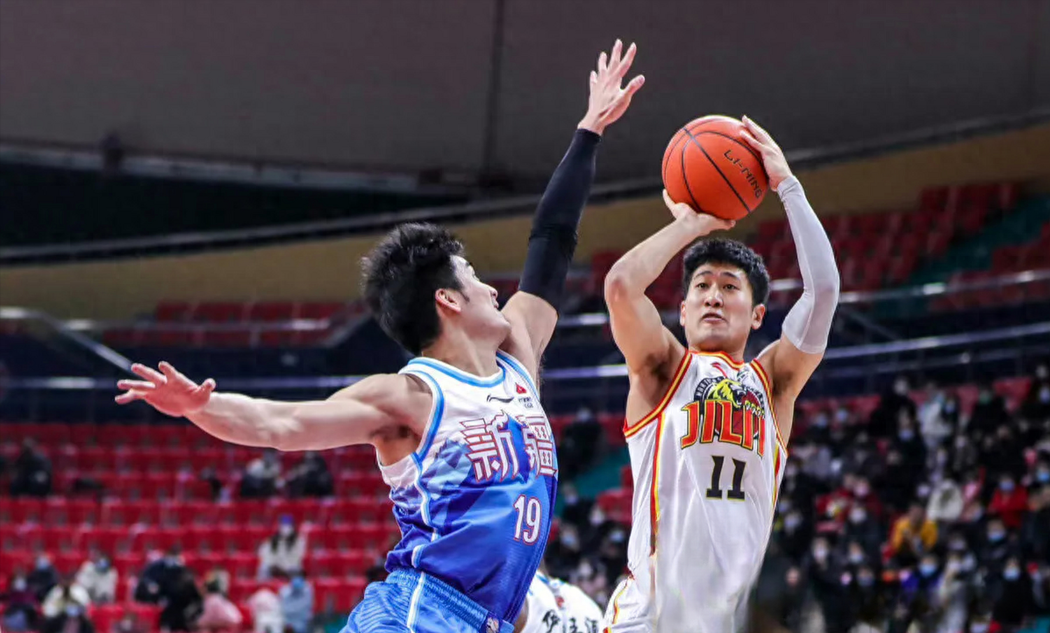 新疆男篮再次击败江苏队,完成常规赛全胜 新疆男篮再次击败江苏队,完成常规赛全胜