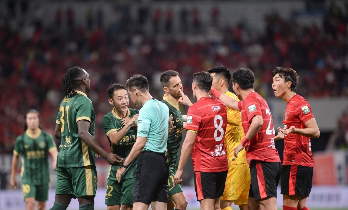 足球赛事中球队前下半场的表现