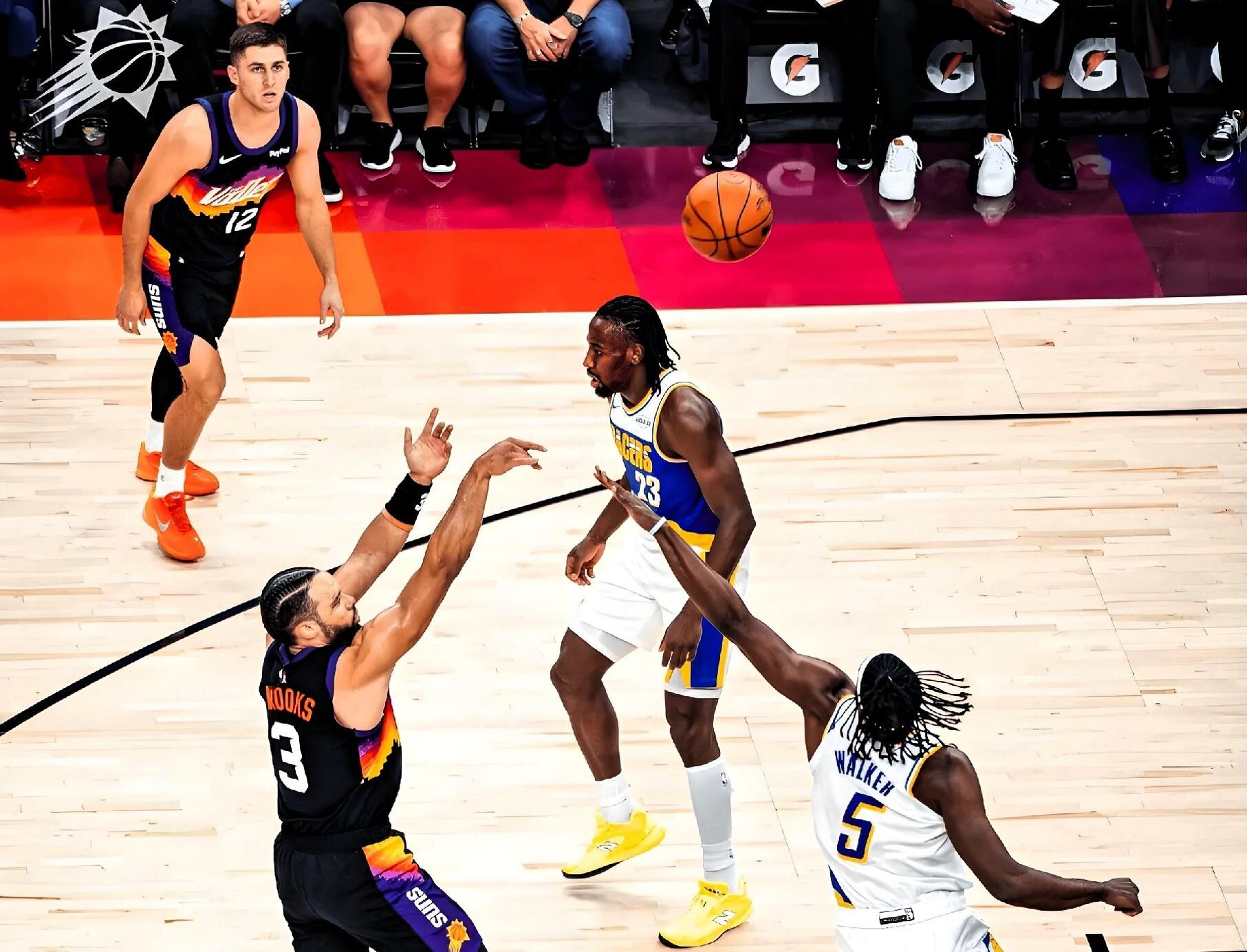 步行者逆转雷霆，布克关键制胜