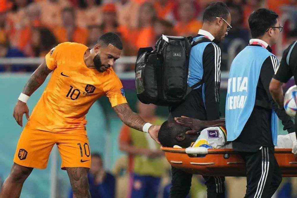 摩洛哥鏖战荷兰，苏亚雷斯统治全场