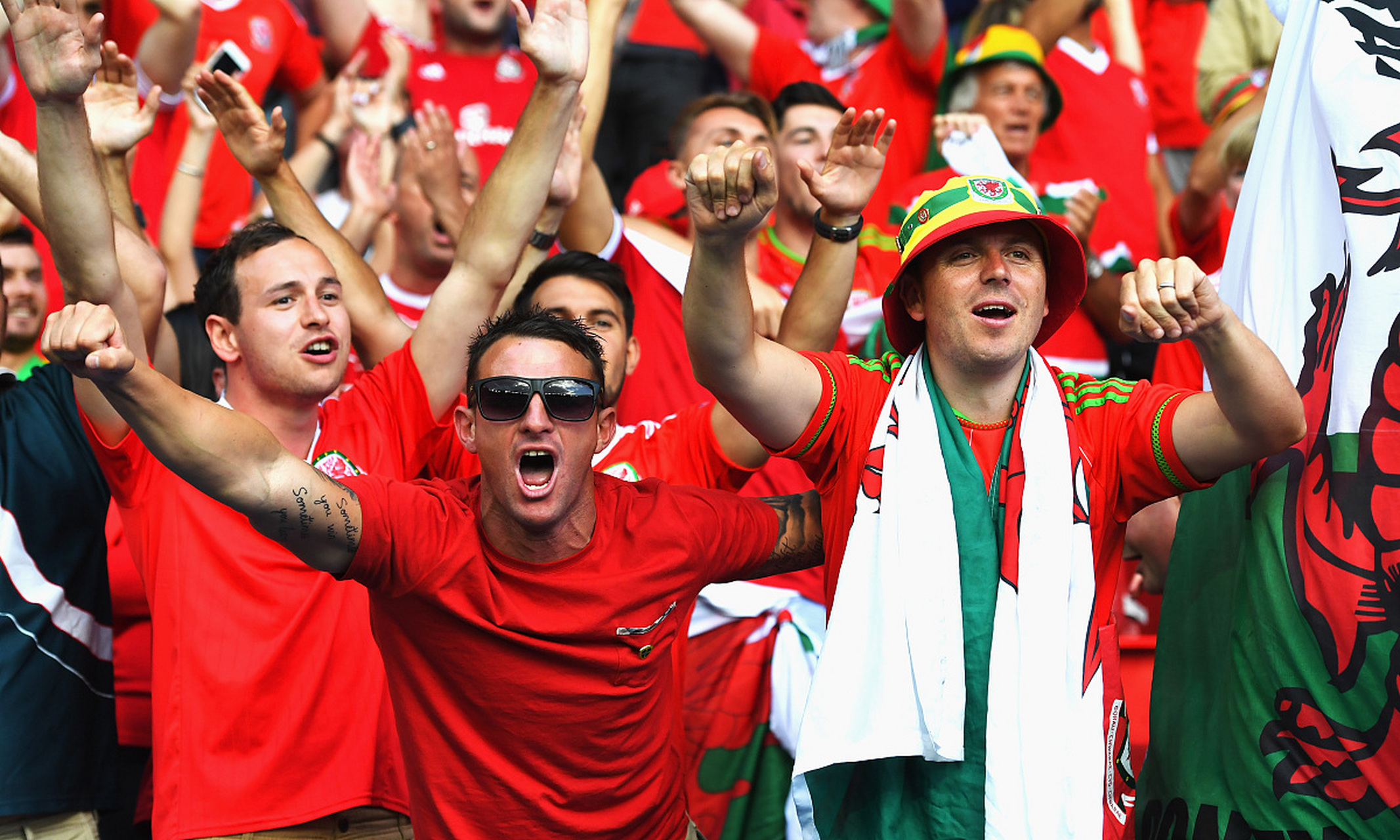 赛场狂欢:西班牙球迷为国家队喝彩 赛场狂欢:西班牙球迷为国家队喝彩