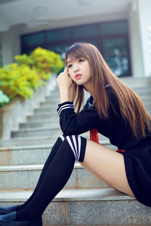 足球场与资源场，孙兴慜爆发与几内亚全面压制巴西的双重奏