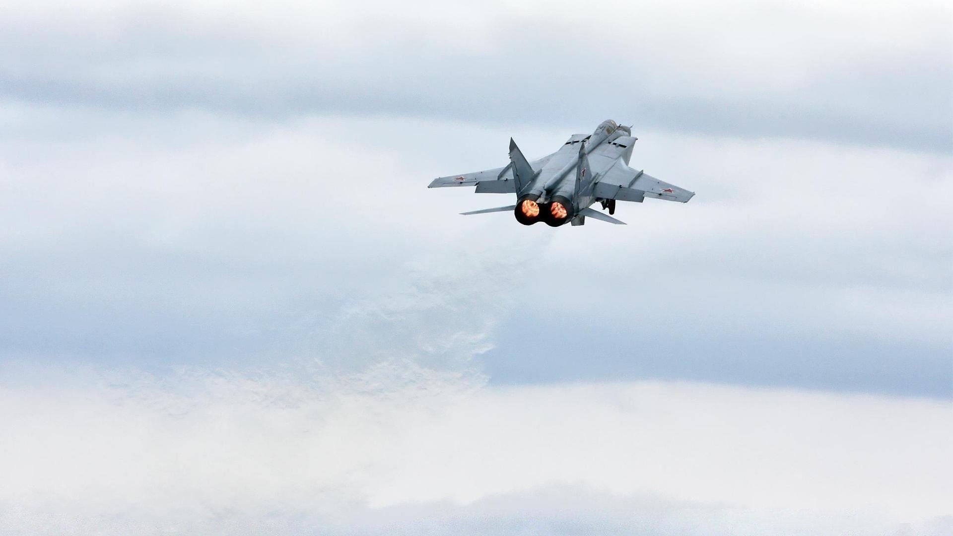 地壳运动，当孔德的爆发遇见阿尔及利亚的冷门