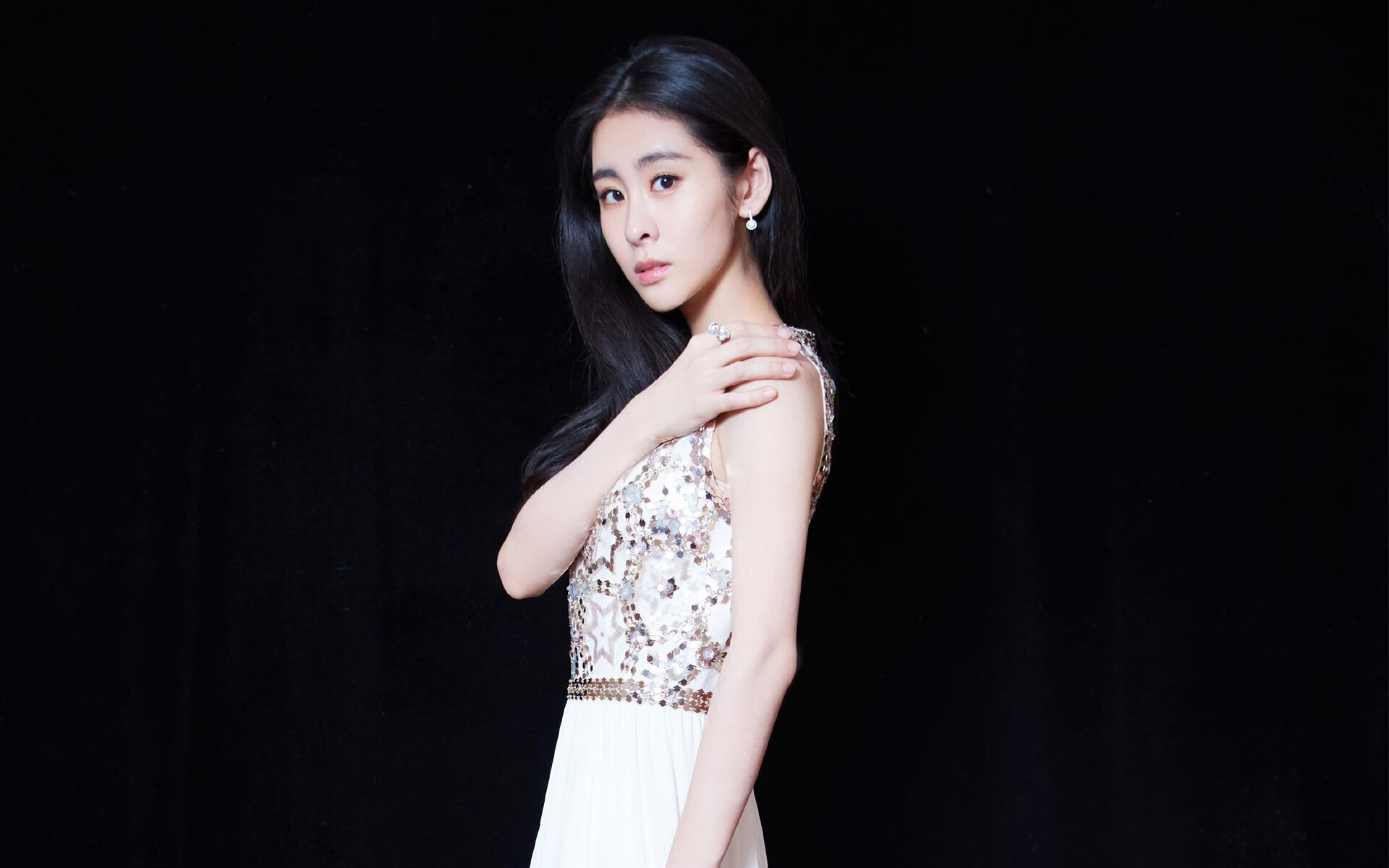 寒刃出鞘,无名药厂掀翻蓝月战舰,基耶萨一球定音的战术革命