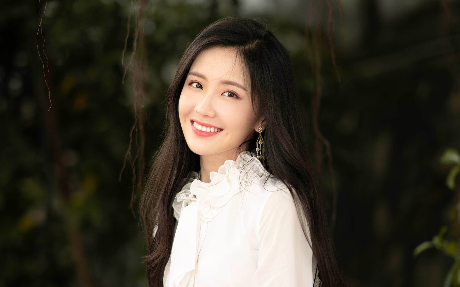 奥斯梅恩制胜一击闪耀赛场，阿森纳火力全开碾压摩纳哥—欧洲足坛的双重胜利之夜