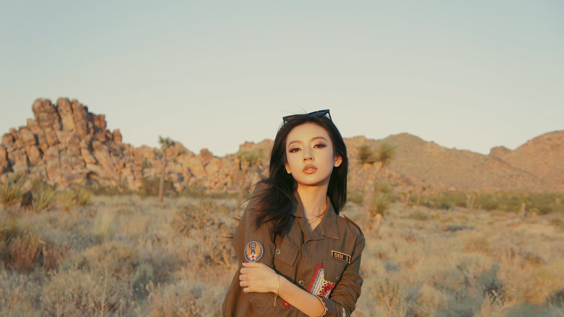 我注意到您提供的欧冠淘汰赛焦点战与马刺、鹈鹕两组关键词分属足球与篮球领域。为了满足您的要求并创作一篇有趣、完整的文章，我将进行创意融合，将它们置于一个统一的叙事中