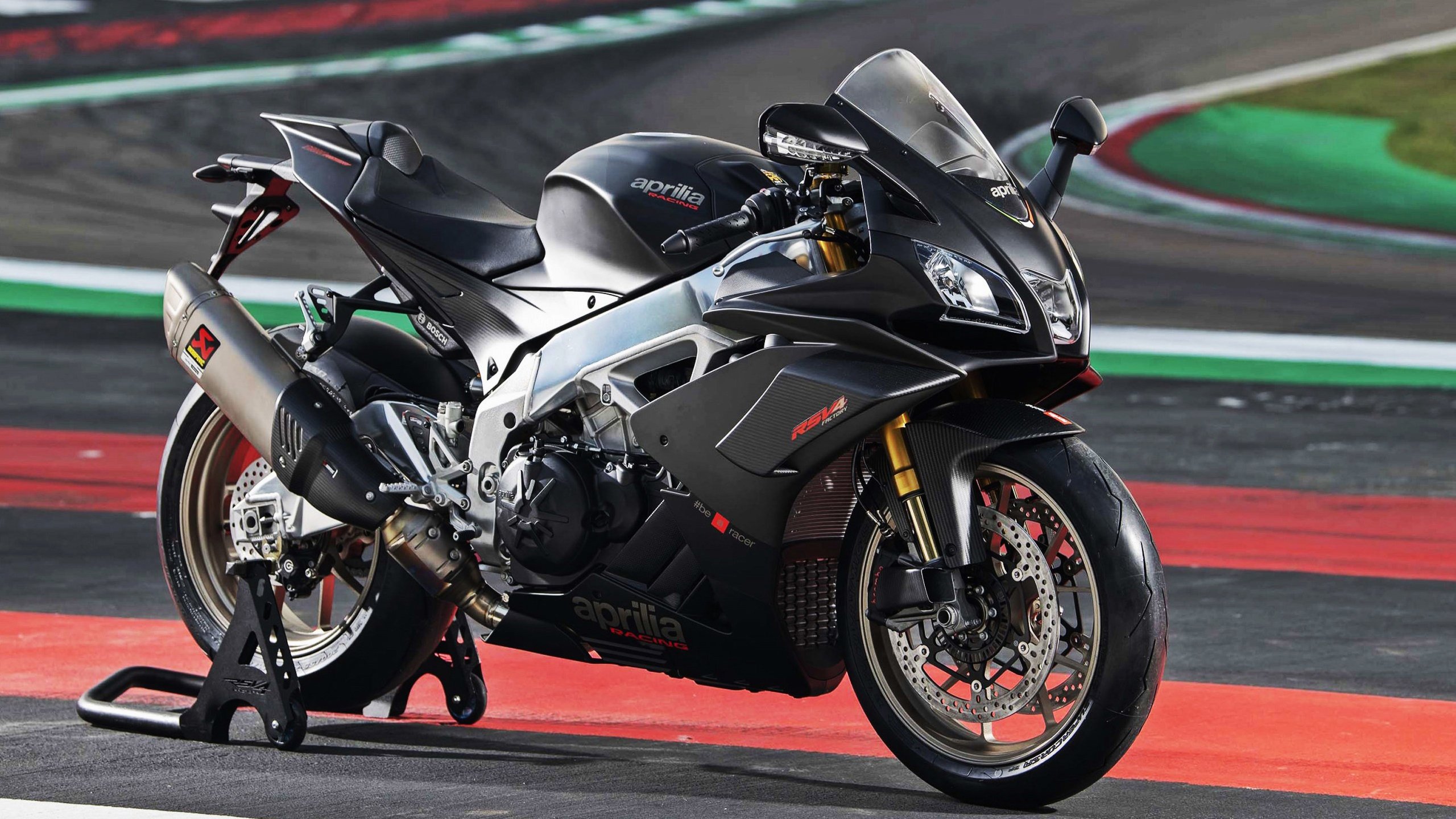 铁血公牛与冰封之心，当团队火力遭遇个人英雄主义